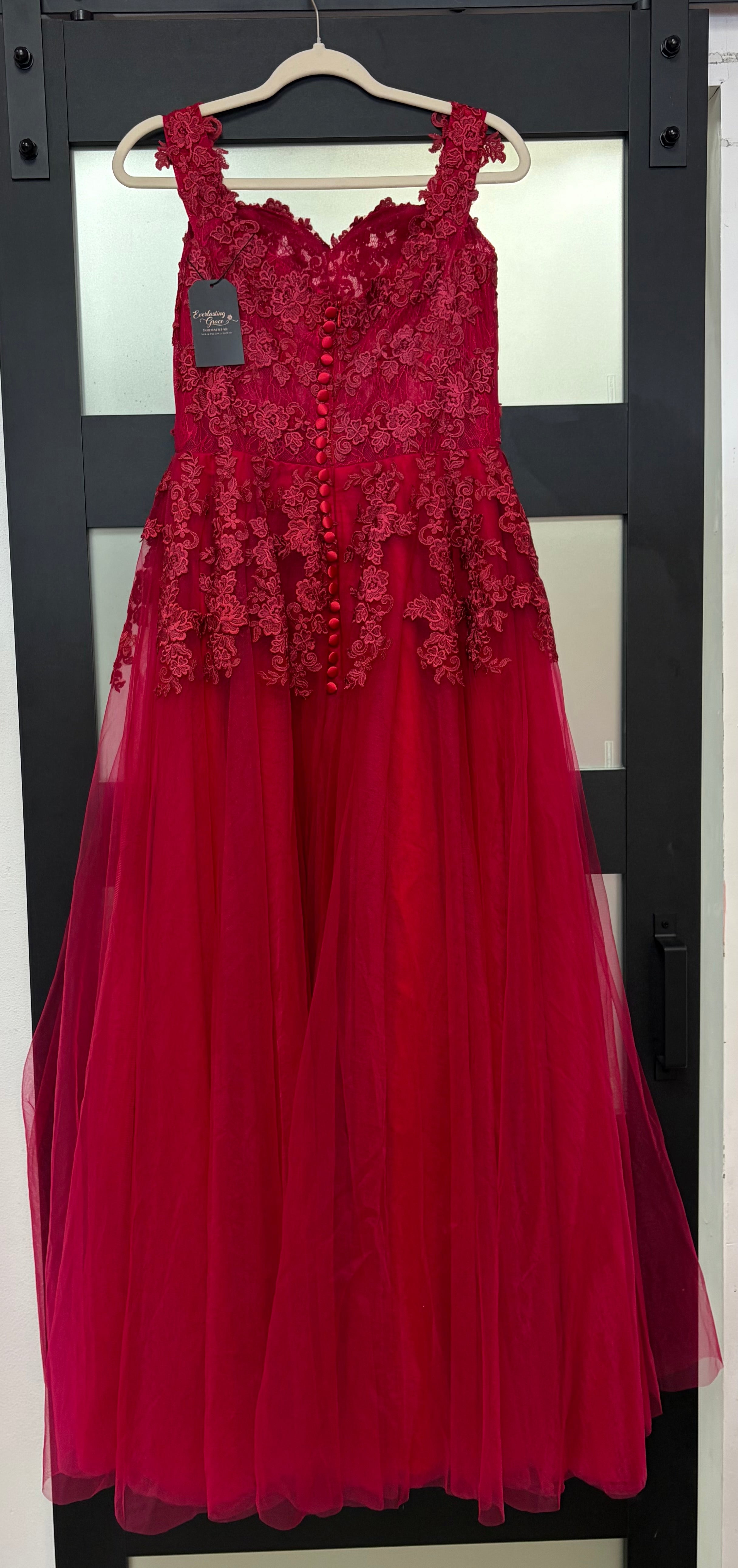 Red Floral Lace Appliqué A-Line Formal Gown with Layered Tulle Skirt