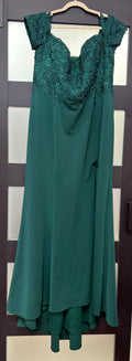 Let’s Emerald Lace Off-the-Shoulder Formal Gown