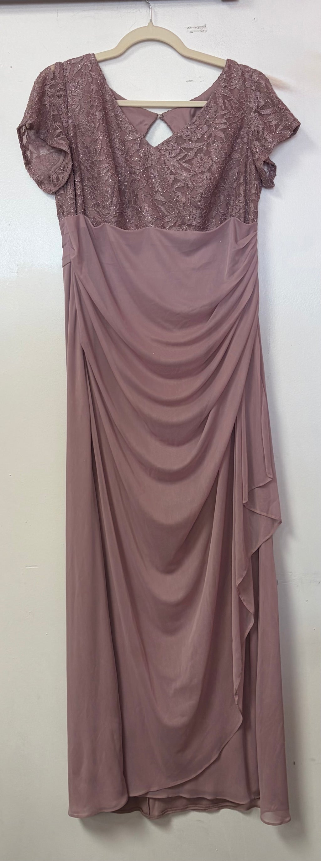 Oleg Cassini Mauve Lace-Bodice Ruched Chiffon Formal Gown