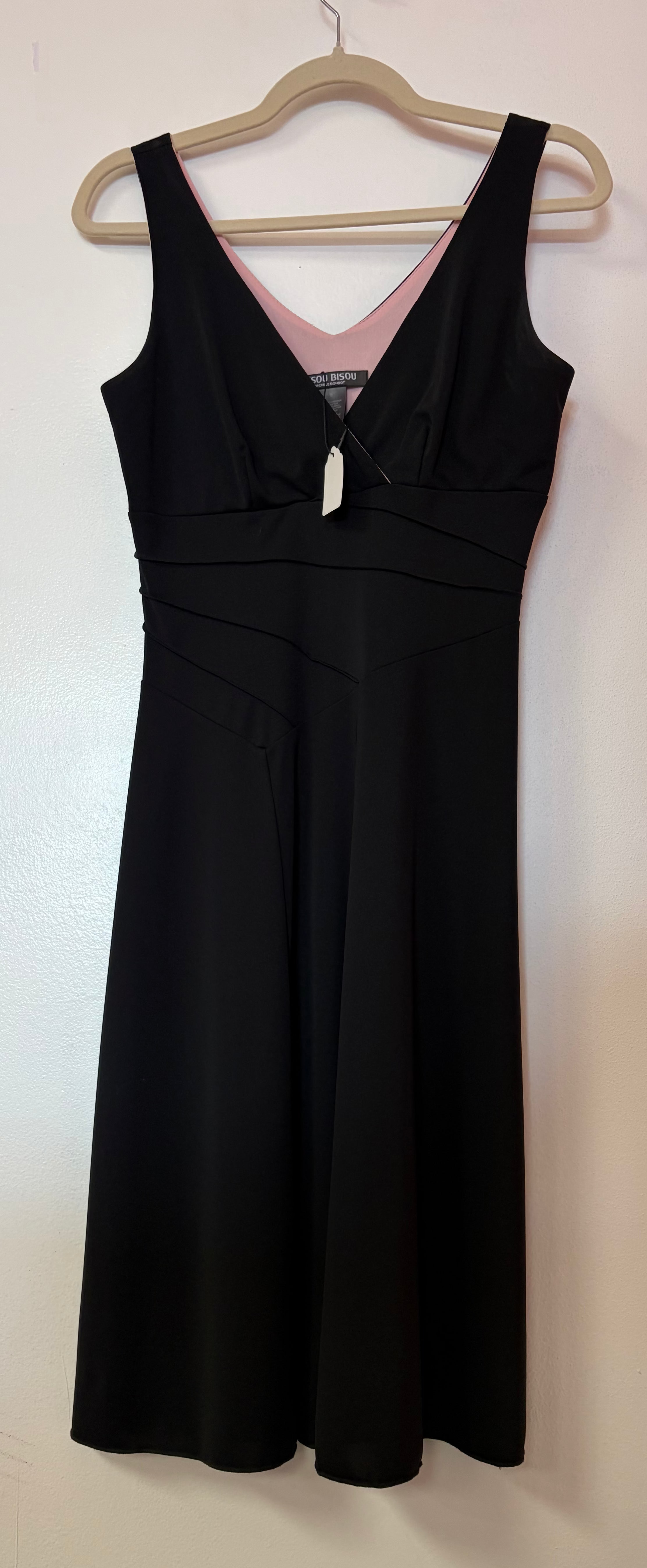 Black Sleeveless A-Line Midi Dress with V-Neck Bodice and Pink Contrast Lining